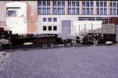 IB0142 Sonstiges   (03.11.1984, Penzberg, Schrott-Rahmen als Absperrung)